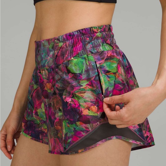 Lululemon Hotty Hot High-Rise Lined Short 2.5" - Picture 1 of 2